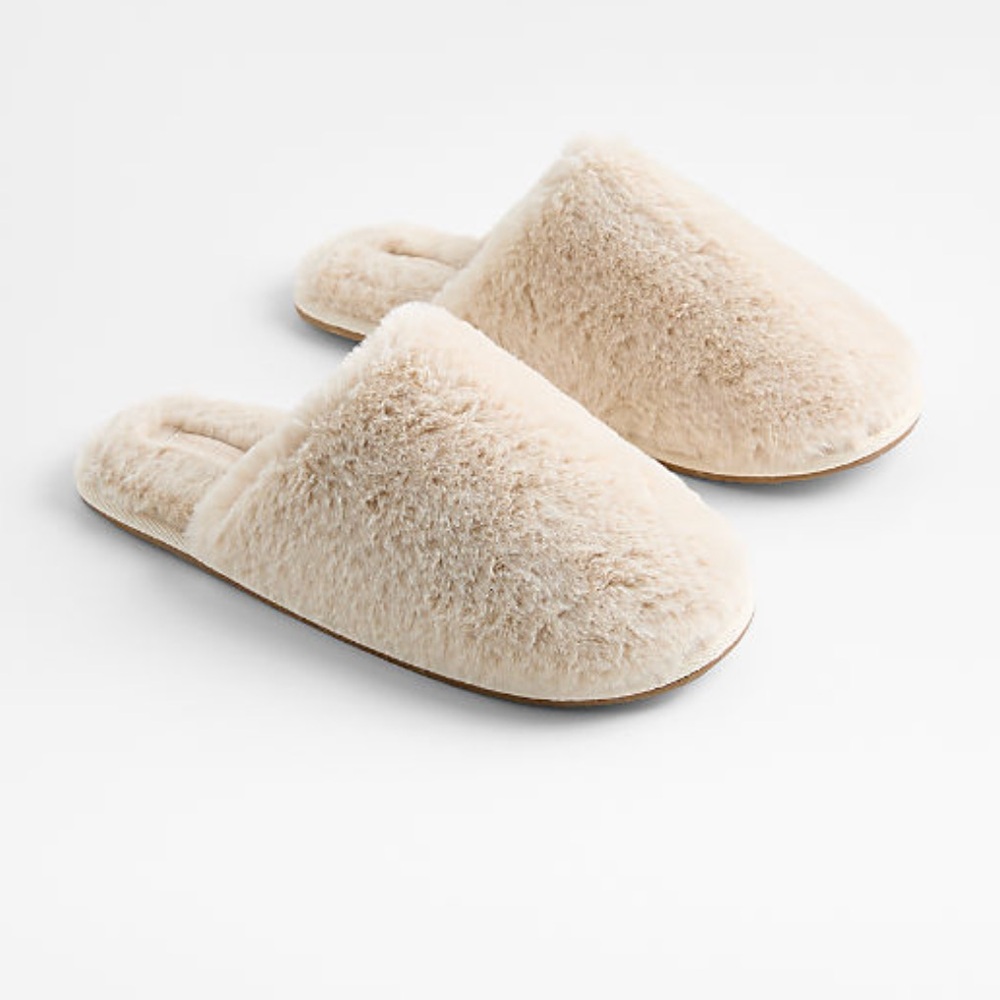 New! Crate&Barrel Faux Fur Calm Beige Slippers size Medium